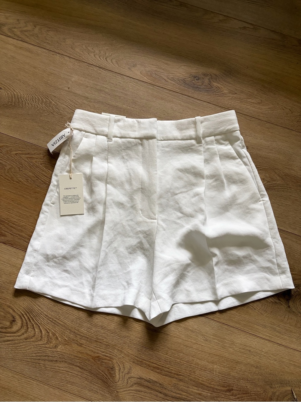 Aritzia Effortless Mid Thigh Shorts NWT